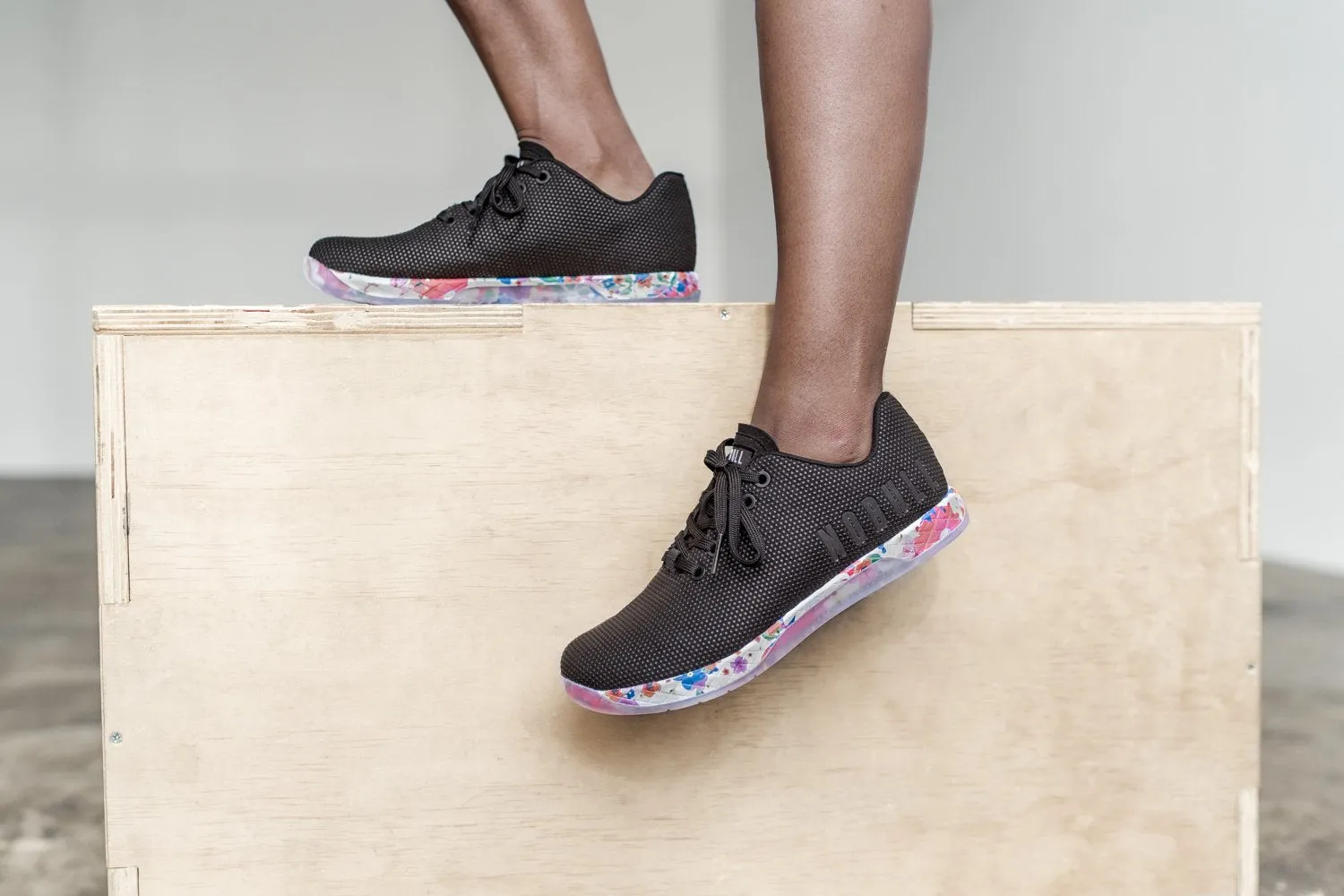 BLACK DAISY TRAINER (WOMEN'S)