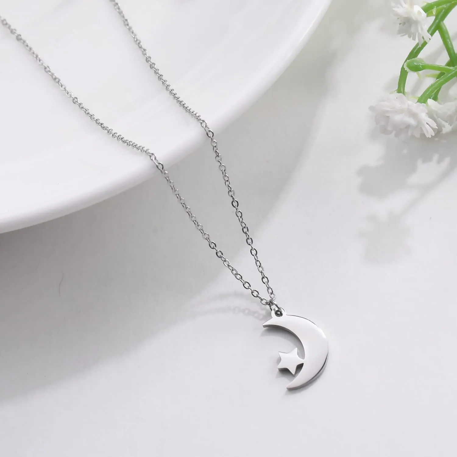 EUEAVAN Islamic Crescent Symbol Necklace for Women Crescent Moon Star Pendant Fashion Refined Minimalist Islamic Religion Muslim Jewelry Gift