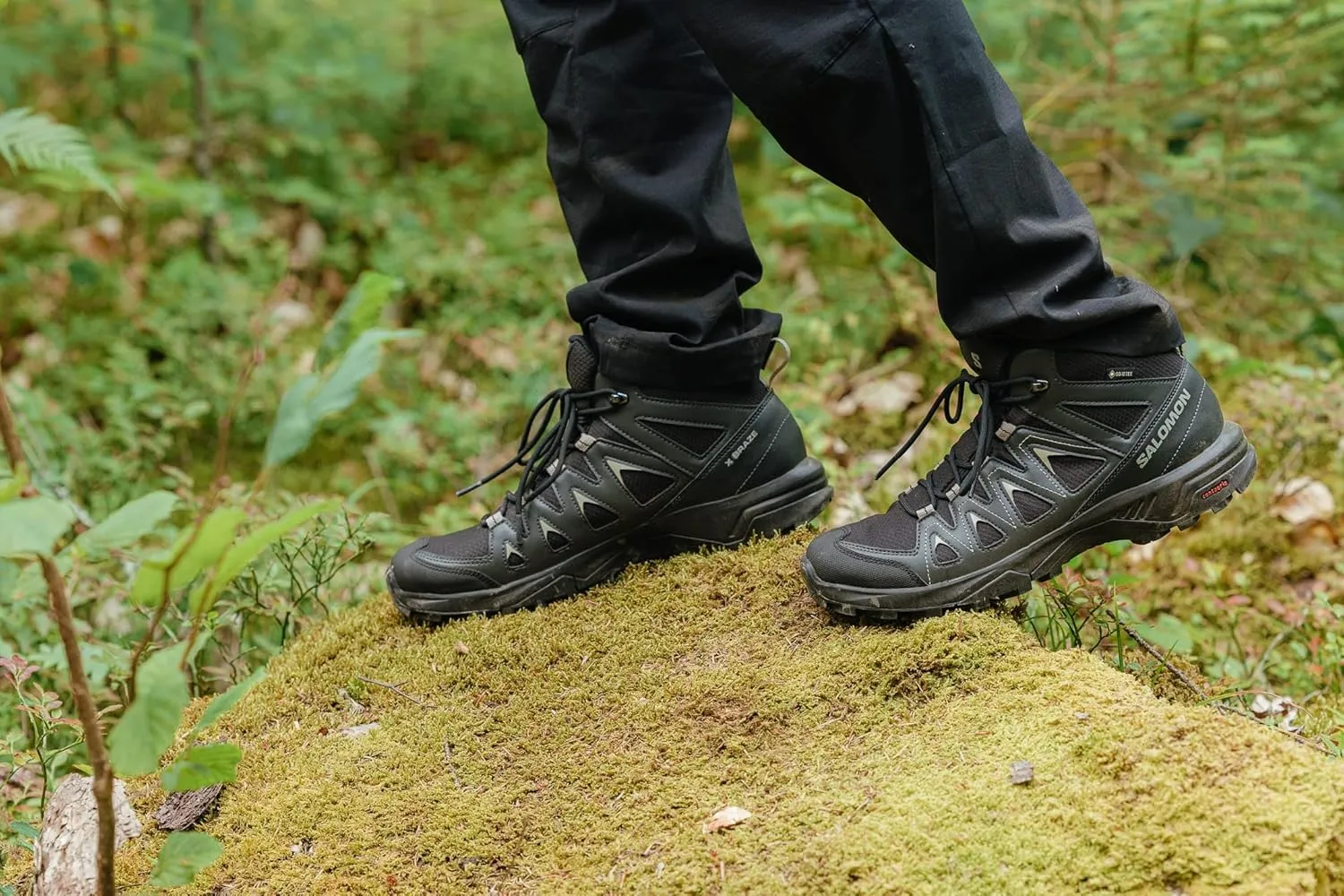 SALOMON Men's Mid-Top Hiking Shoe