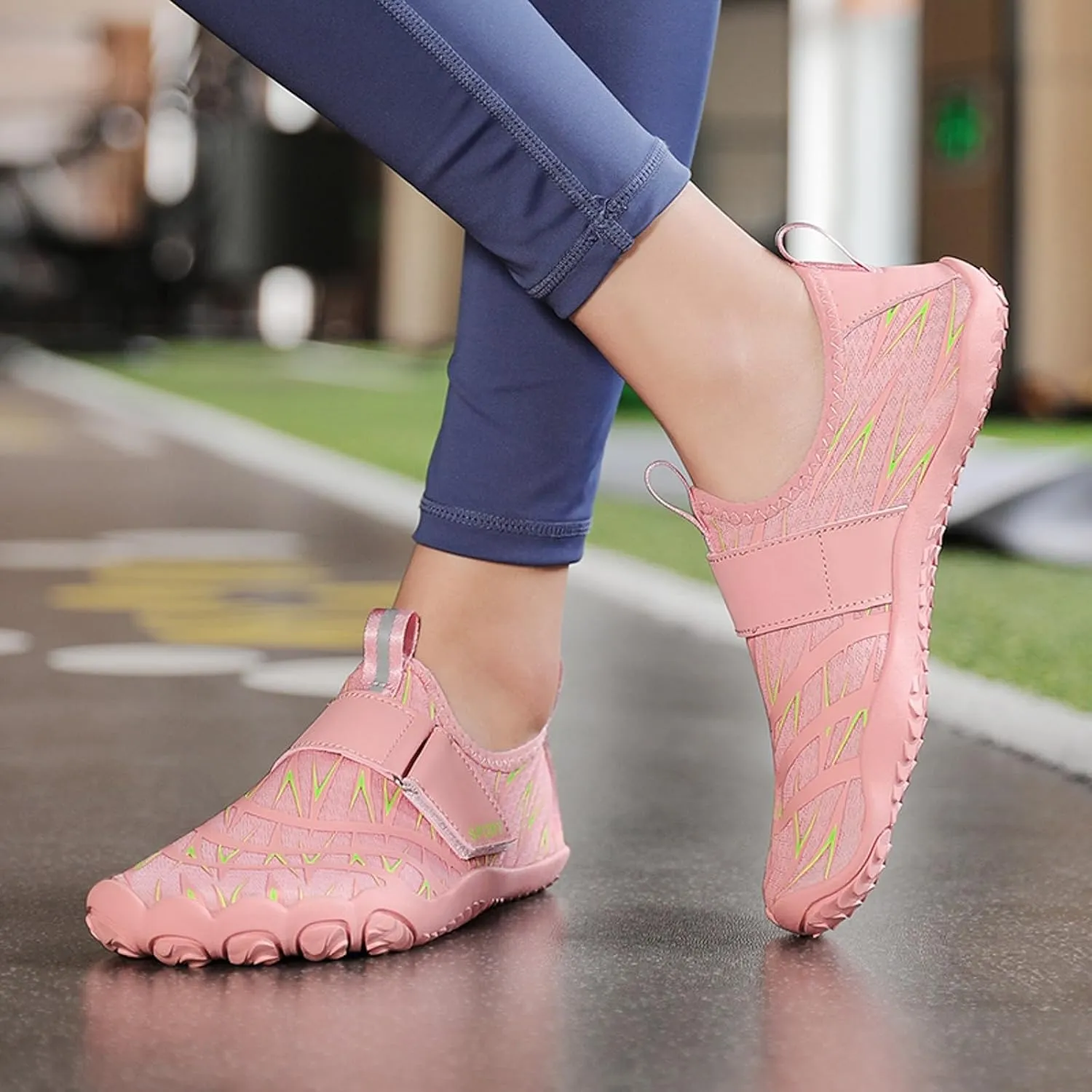 Women's Slip on Walking Shoes Comfy Knitted Non Slip Vintage Wide Running Shoes Breathable Gym Workout Shoes Ladies 2024 Fashion Sneakers
