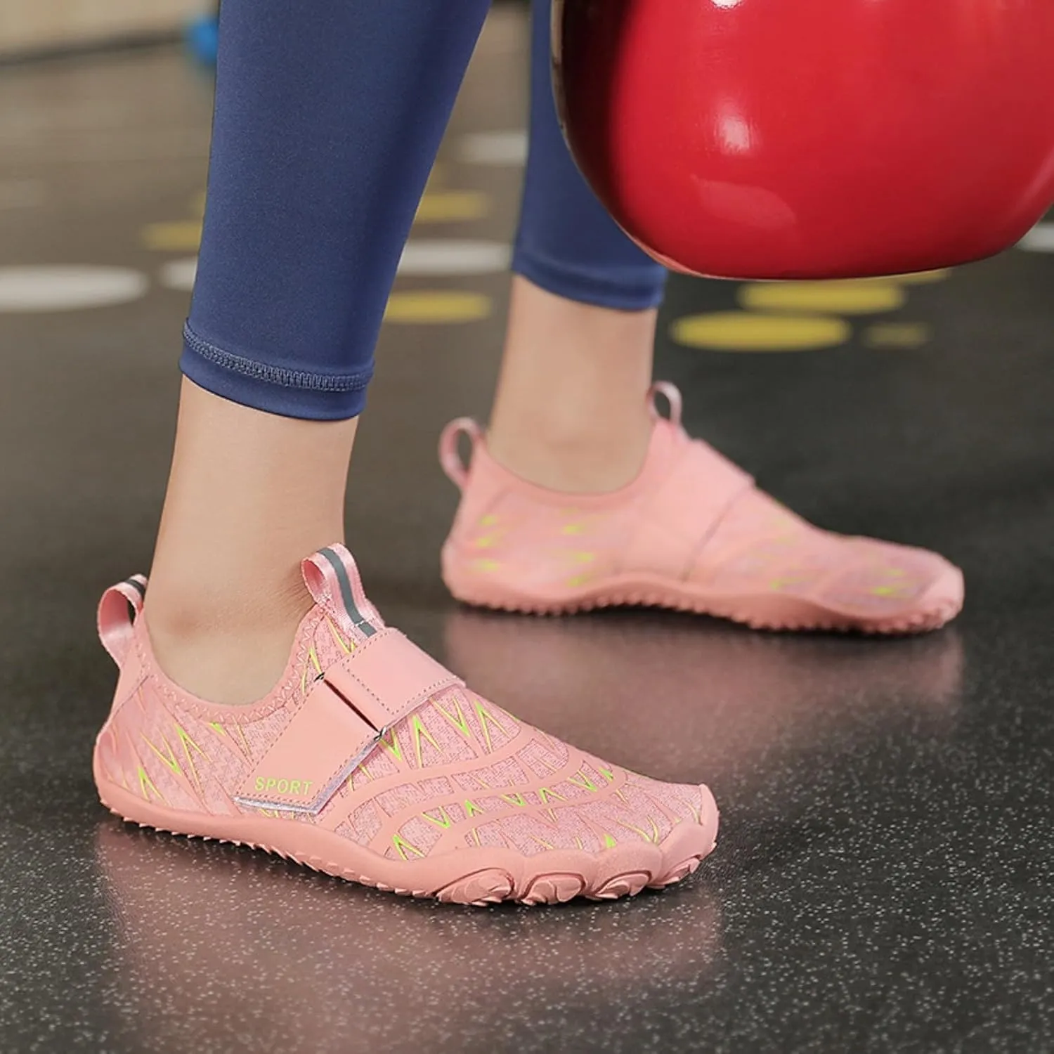 Women's Slip on Walking Shoes Comfy Knitted Non Slip Vintage Wide Running Shoes Breathable Gym Workout Shoes Ladies 2024 Fashion Sneakers